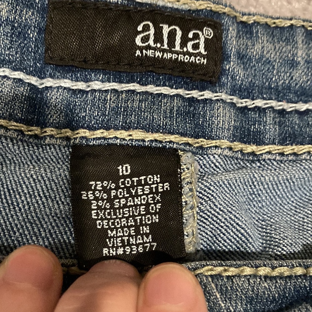 a.n.a - A NEW APPROACH Distressed Capri Jeans - Picture 5 of 10